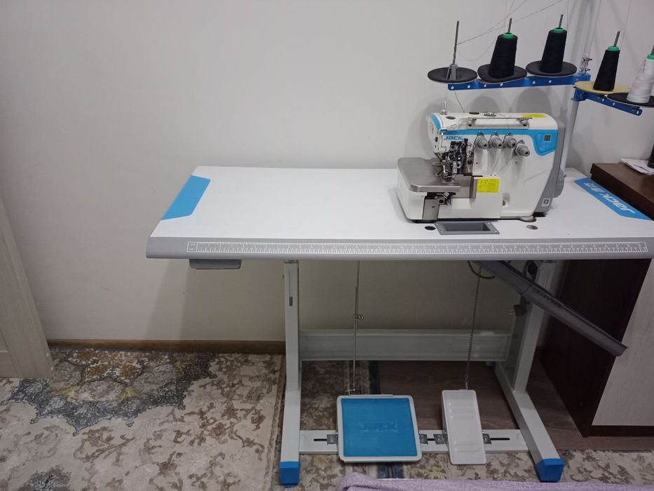 Срочно продам швейные машины!  Комплекте 3 машина