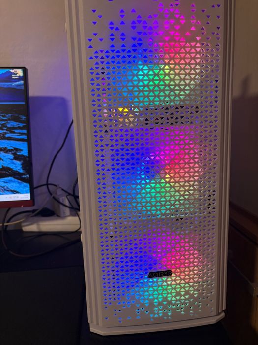 Pc gaming mid range +monitor + birou