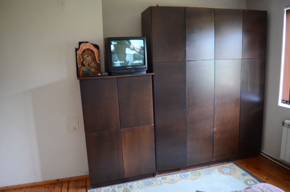 Гардероб с надстройка