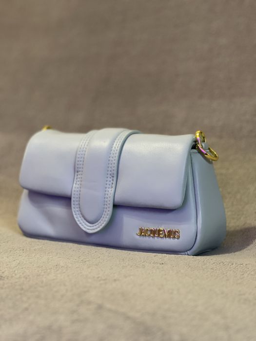 Дамска чанта естествена кожа бебешкосиньо jacquemus