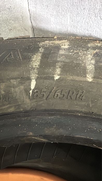 Продам  2 боллона 185/60/14