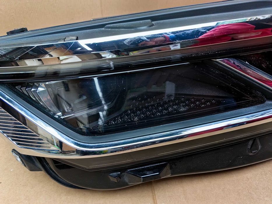 Фар за VW Touareg III / ВФ Туарег 3