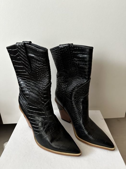 Ботуши от естествена кожа • FENDI •