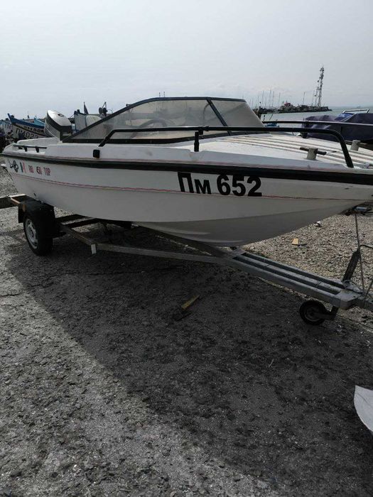 Лодка Rio 450, двигател Yamaha 30 (496 см3)