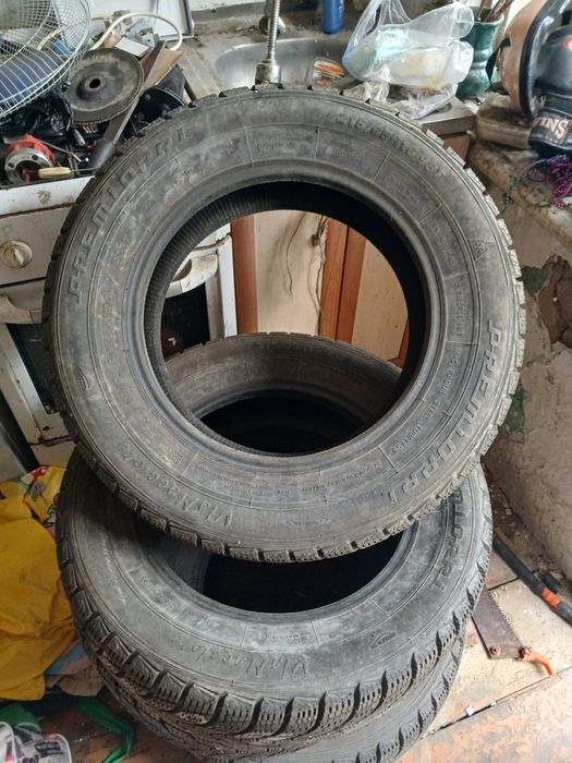Резина зима 215/65R16