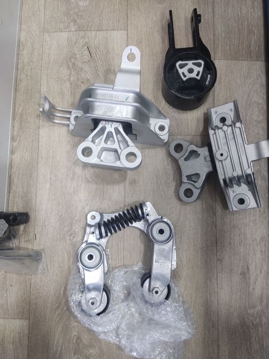 Мотор каропка падушка  Малибу оних монза трекер екуинох каптива травер