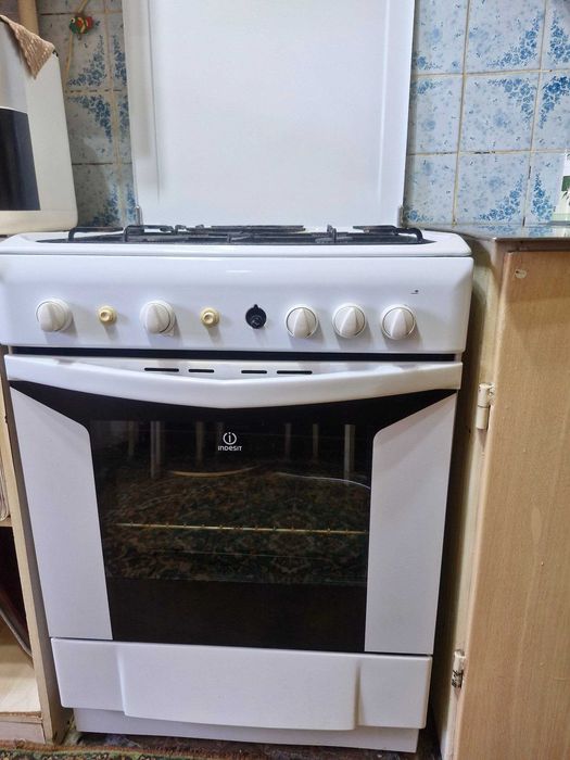 Продается Газовая Плита Indesit