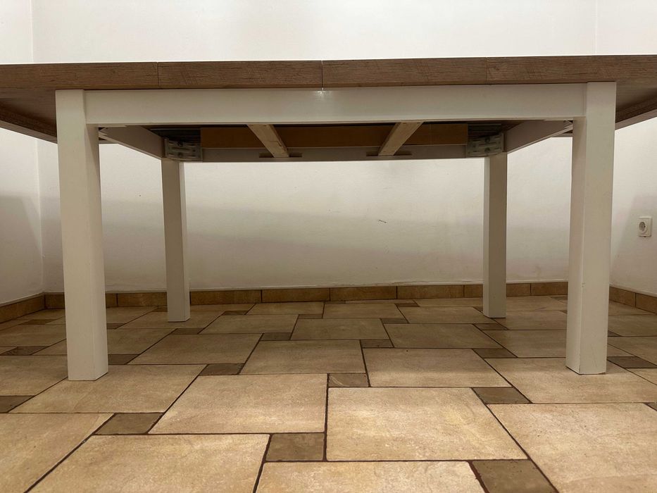 Masa extensibila de bucatarie din MDF cu 4 scaune tapitate