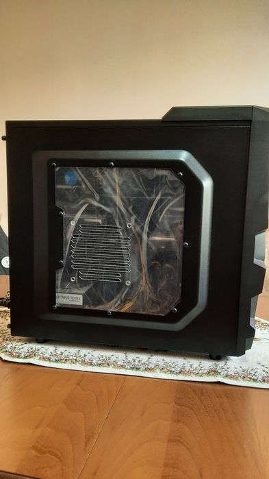 Продавам настолен мощен компюр