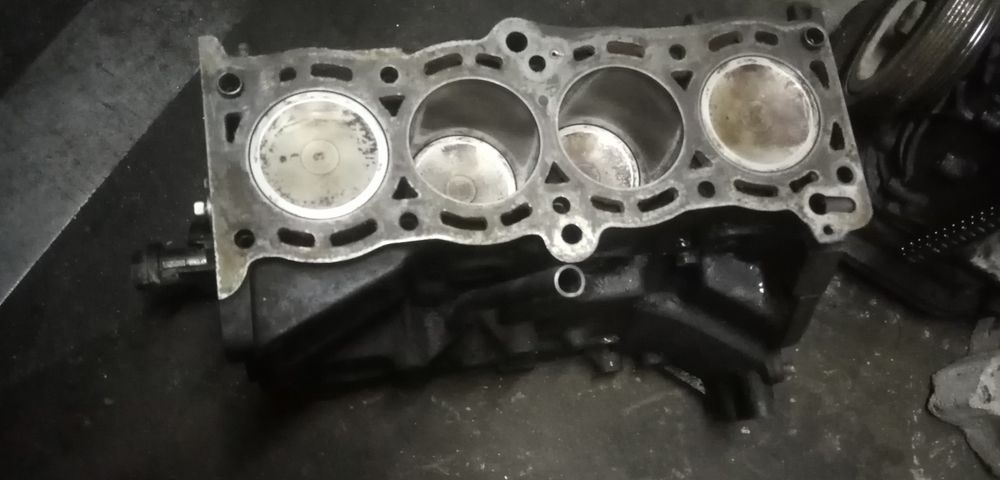 Блок двигателя. Ниссан Примера. 1.6