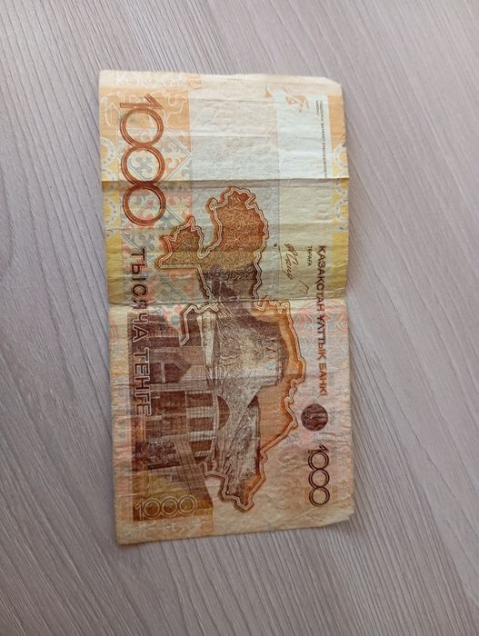 Продаю 1000тг 2015 года