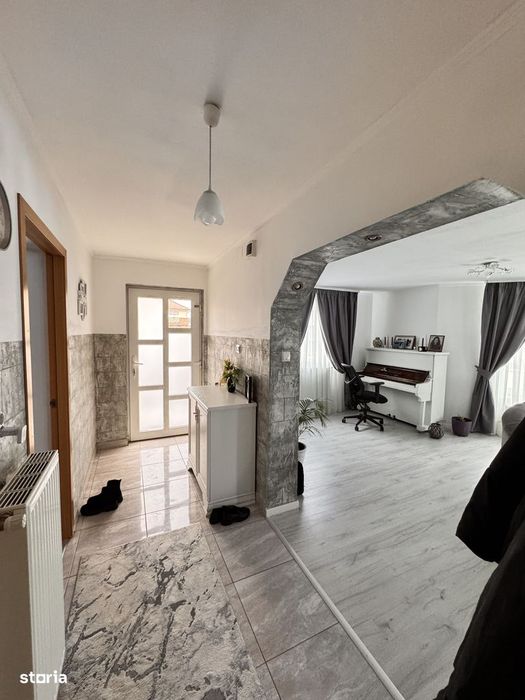 Vilă spațioasă cu 6 camere – Cartierul Viena, Oradea