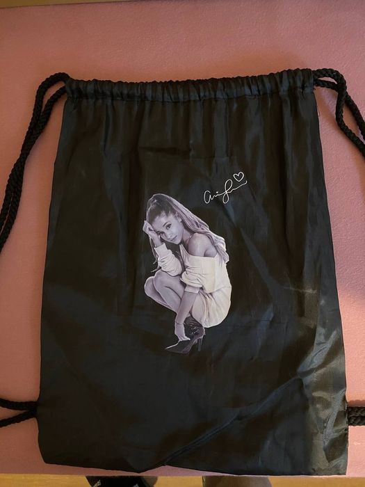 Мешка на Ариана Гранде