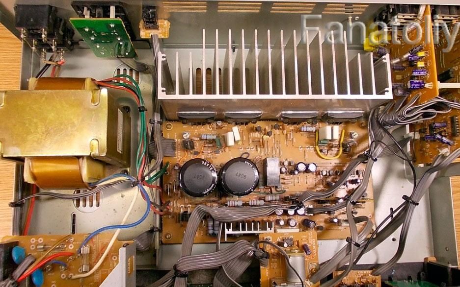 Onkyo A-8840. Amplif. de înaltă clasă. Telecomandă. Preț fix !