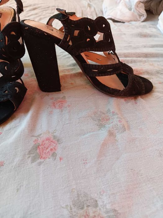 Дамски официялни сандали