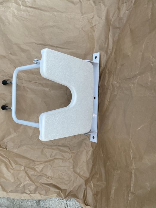 Bancuta cu decupatie cu prindere in perete baie/ dus