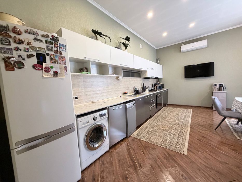 Карасу-6 ,Амир Темур Махалля Дом 3 сотки 2 этажа.Ор-р Трюфель ресторан