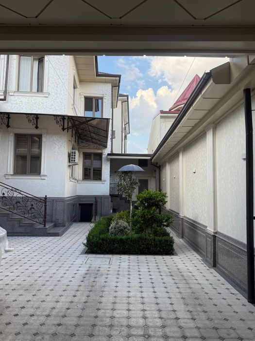 Продается  дом в Мирзо Улугбекском районе на Циолковском.