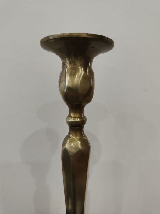 Старинен масивен свещник от лят бронз/месинг – 23 см
