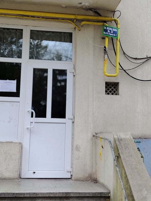 Vând apartament cu doua camere
