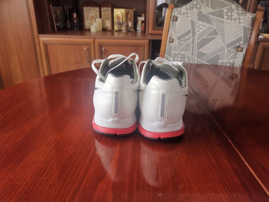 Vând adidași nike mărime 43