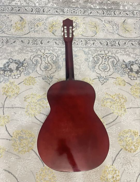 Classic gitara sotiladi