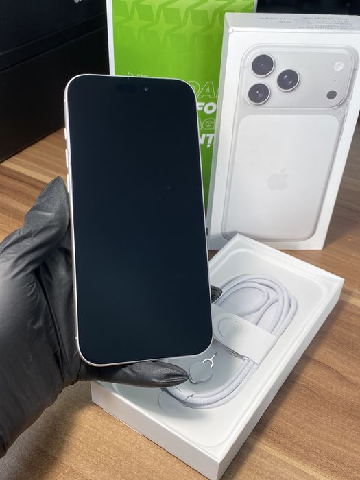 iPhone 17 Pro Max • 256 GB • Silver