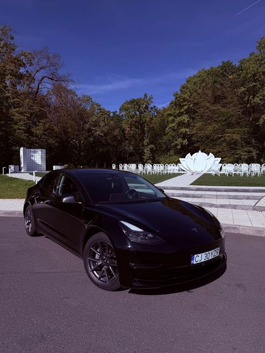 Tesla Model 3 Tesla Model 3 – 2023 – 40.000 KM   Vând Tesla Model 3, an 2023, o berl