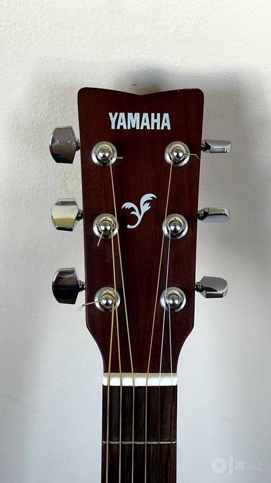Гитара Yamaha FS 100C в комлекте с подставкой и ремнем