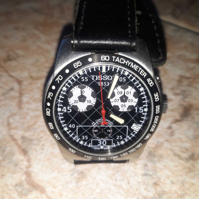 Часовник Tissot..