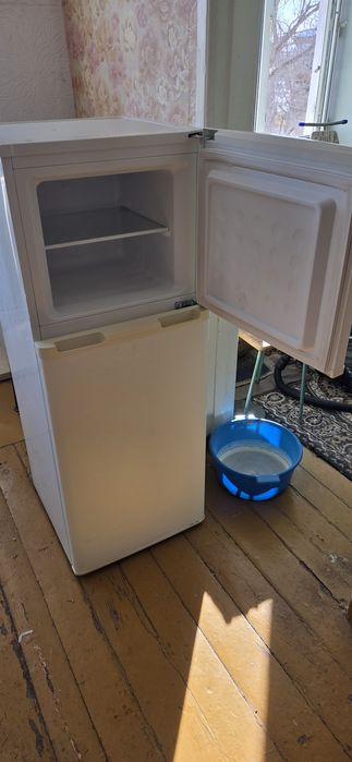 Продам Холодильник б/у фирмы "Midea"