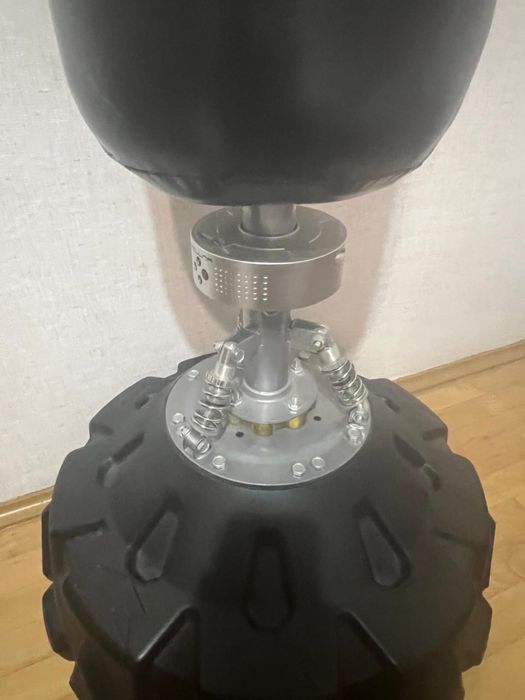 Продам боксерскую грушу напольную