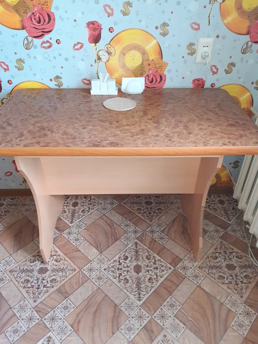 Стол кухонный продам