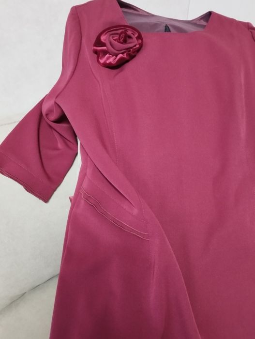 Официална рокля в червено, качествена изработка, "Галинел", размер 48.