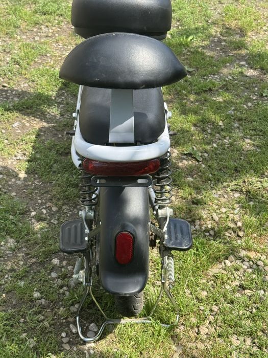 Vand sau schimb moped electric