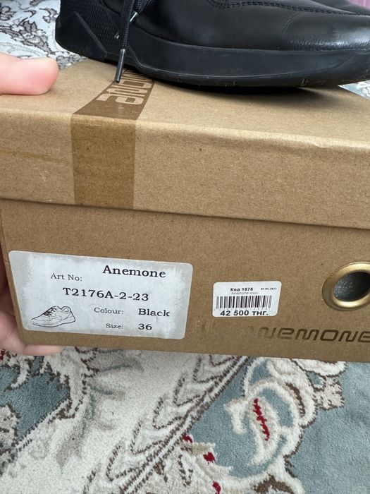 Продам кожанные кроссовки Anemone