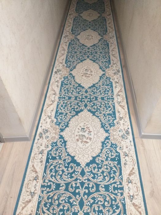 Продаётся ковровая дорожка.