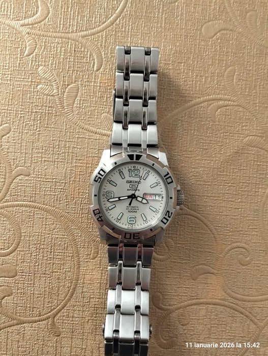 Seiko 5 Sports Automatic 23 jewels, data, zi, rez.apa 100M, bezel rotativ
