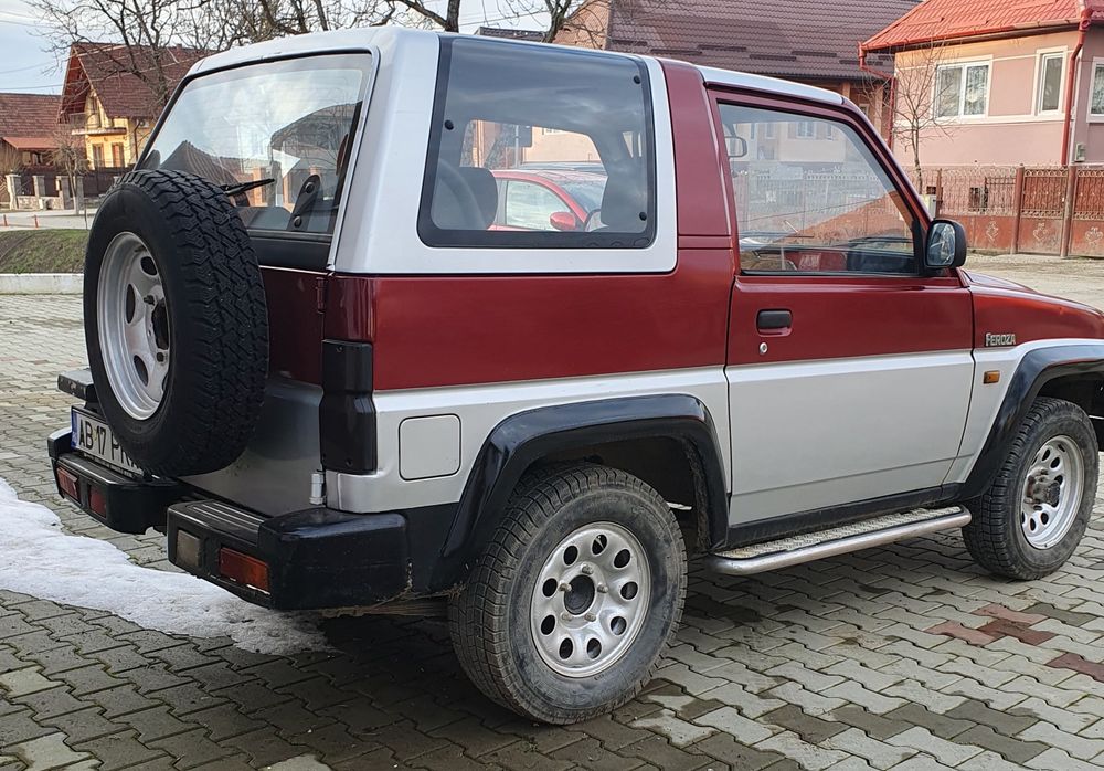 Vând-Daihatsu Feroza !