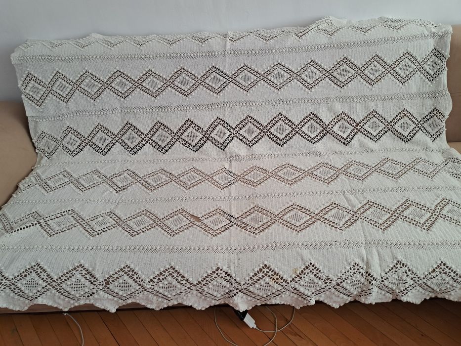 Продава губери чиста вълна 2 бр. бял212/194 -200  лв.   червен190/145