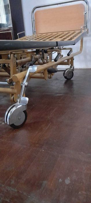 Vând pat de spital, sistem hidraulic, cu acționare manuală, cu saltea