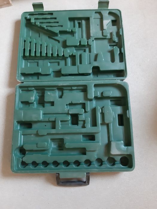 Vând 2 cutii pentru scule și chei