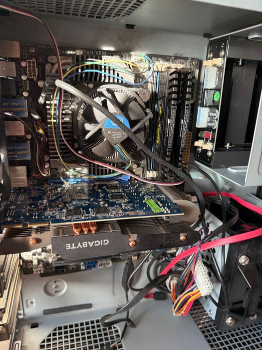 Zalman HD503 + SSD Kingston 256GB + Gigabyte GPU + 8GB RAM (fără sursă)