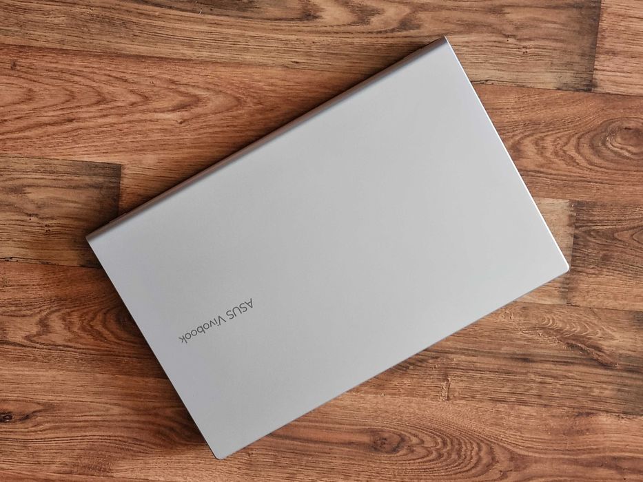 Лаптоп Asus Vivobook 15 Intel Core i3 11th 8GB RAM 256 SSD като нов