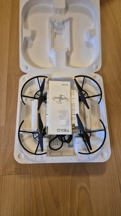 Dronă Dji Tello- foarte puțin folosită, stare foarte bună