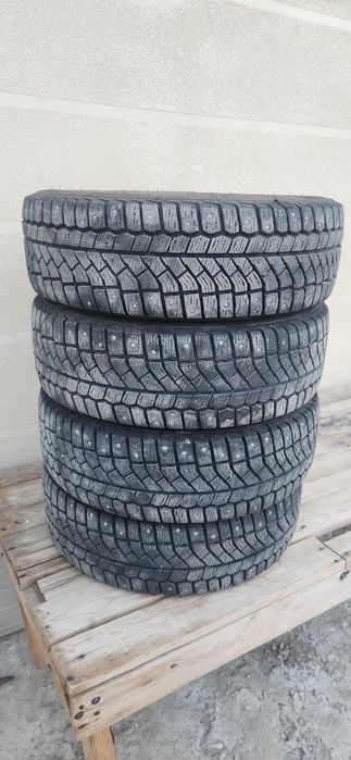 Продам зимние шины с шипами