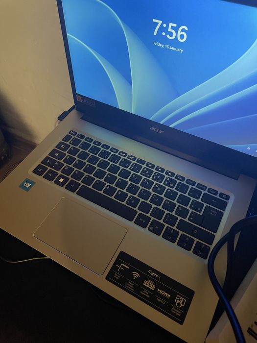 Leptop acer aspir nou nouti 2025