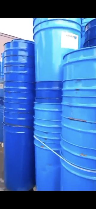 Vând butoaie de 220 litri.