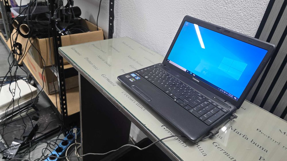 Laptop core i3 - Toshiba Satellite C660 - functional - instalat