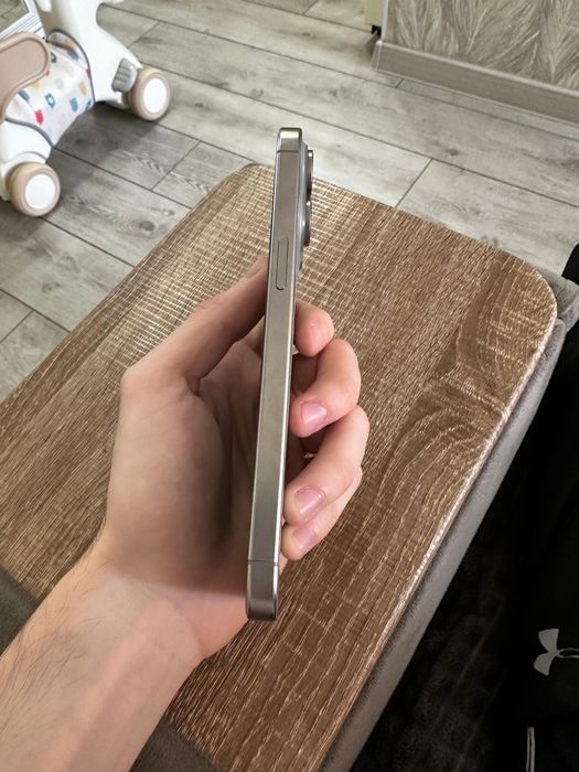 Продам Айфон 15 про макс 256